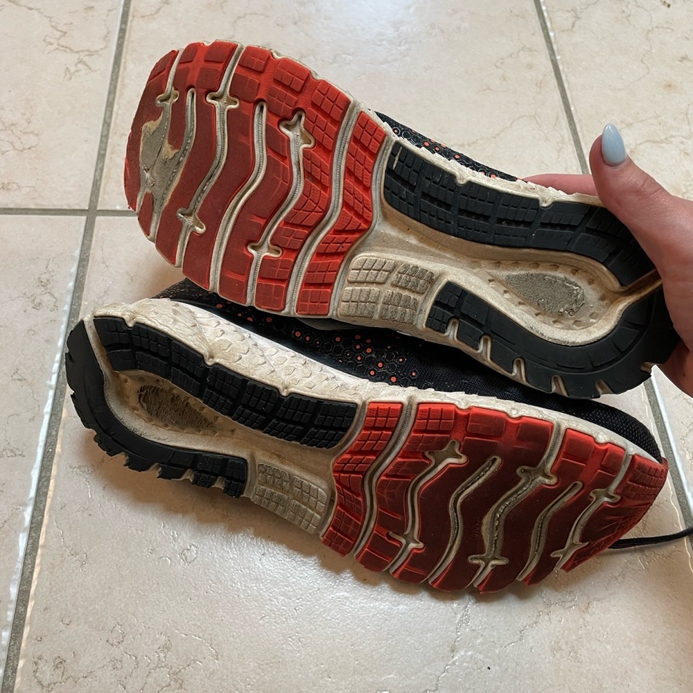Used Brooks - Picture 4 of 7